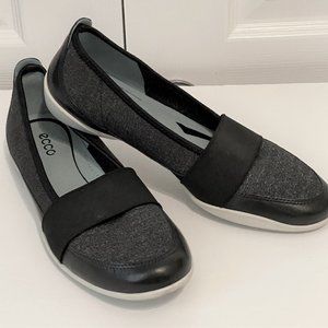 Women's Black ECCO Slip-on Flats Size Original Box